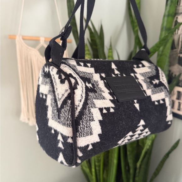 Pendleton Rock Point Travel Kit Wool Crossbody NWT - Picture 2 of 10